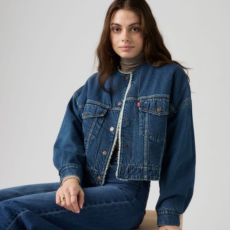 COLLARLESS CROP SHERPA TRUCKER